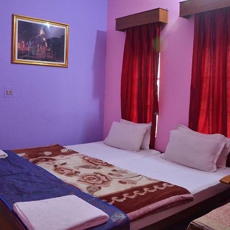 Puja Guest House Varanasi Exterior photo